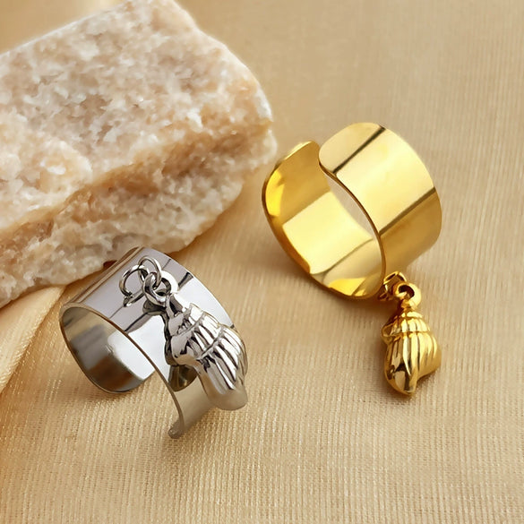 Titanium Steel Ring Plated With 18K Gold Heart Pendant Natural Style Jewelry