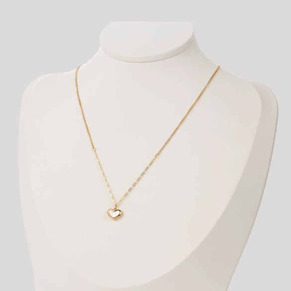 Titanium Steel Shell Love Heart Pendant Clavicle Chain With Electroplating For Women Light Luxury High End Niche Simple Cold Style All Match