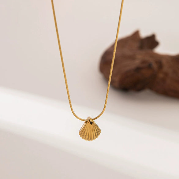 Titanium Steel Shell Necklace With Marine Life Pattern Electroplated For Women Holiday Style Jewelry