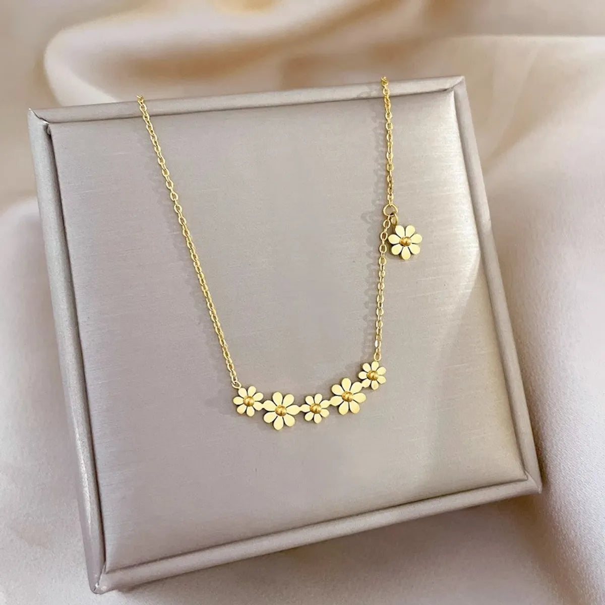 Titanium Steel Simple Style Flower Plating Necklace