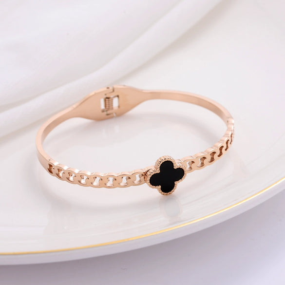 Titanium Steel Women's Bracelet With Lucky Four Leaf Clover Pattern Electroplated In Rose Gold Color Fashion Style