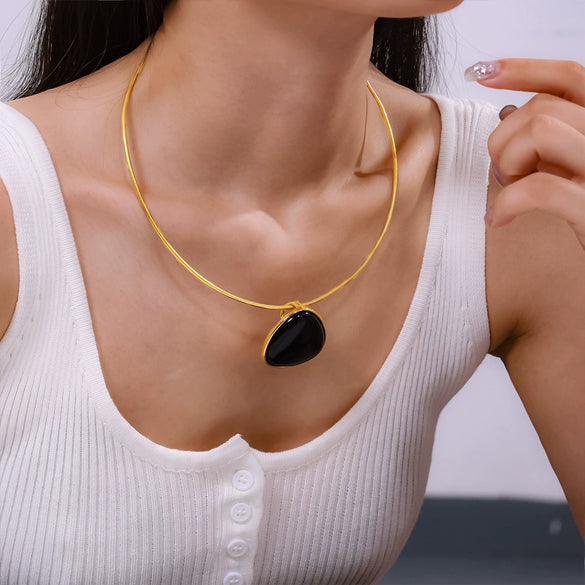 Titanium Steel Women's Geometric Black Onyx Inlaid Pendant Necklace With Electroplating Treatment