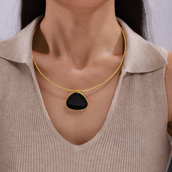 Titanium Steel Women's Geometric Black Onyx Inlaid Pendant Necklace With Electroplating Treatment