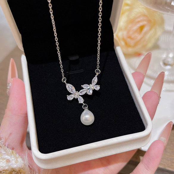 Titanium Steel Women's Heart Shaped Clavicle Chain Necklace With Mixed Gem Inlay And Inlaid Zircon
