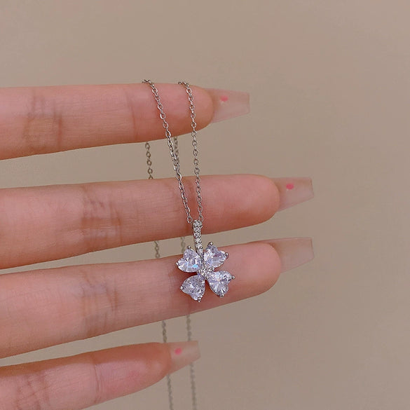 Titanium Steel Women's Light Luxury Niche Design Heart Shape Pendant Clavicle Chain Necklace With Electroplating