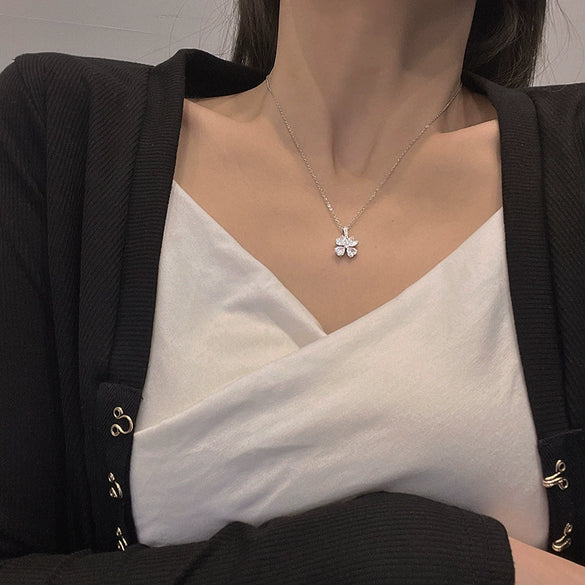 Titanium Steel Women's Light Luxury Niche Design Heart Shape Pendant Clavicle Chain Necklace With Electroplating