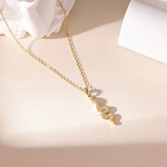 Titanium Steel Women's Light Luxury Snake Pendant O Word Chain Necklace With Geometric Pattern And Electroplating