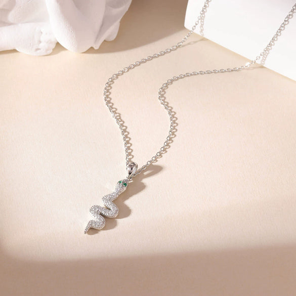 Titanium Steel Women's Light Luxury Snake Pendant O Word Chain Necklace With Geometric Pattern And Electroplating