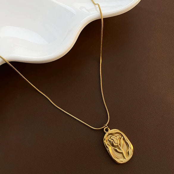 Titanium Steel Women's Necklace With French Retro Style Tulip Embossed And Geometric Pattern And Electroplating Treatment