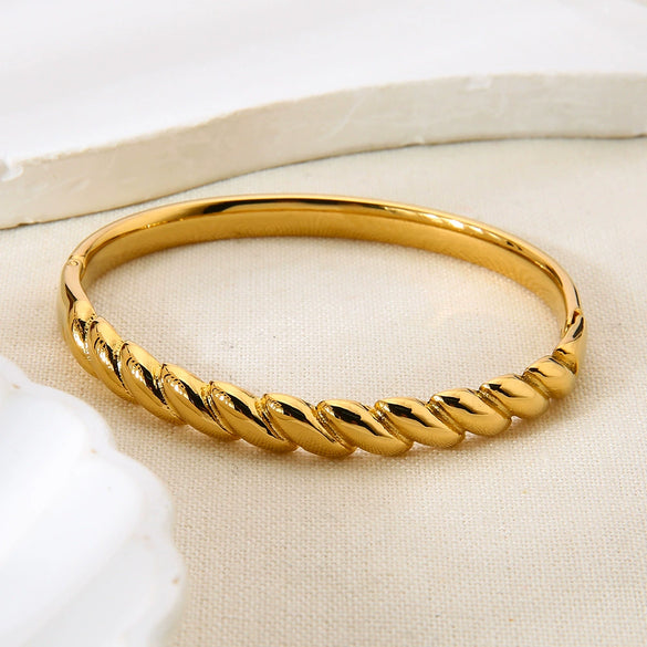 Trendy Geometric Stainless Steel Braided Clasp Bracelet 18K Gold Plated Waterproof Jewelry For Women