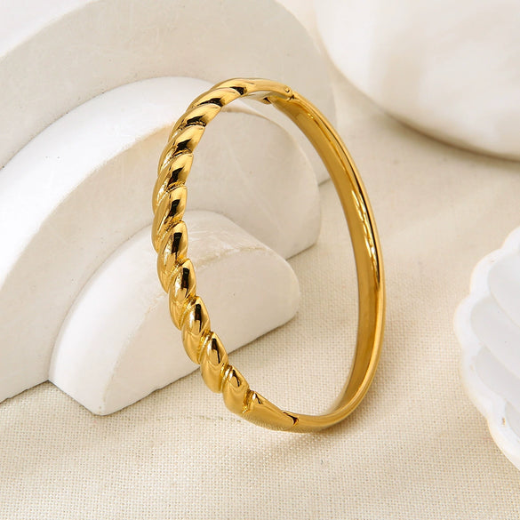 Trendy Geometric Stainless Steel Braided Clasp Bracelet 18K Gold Plated Waterproof Jewelry For Women