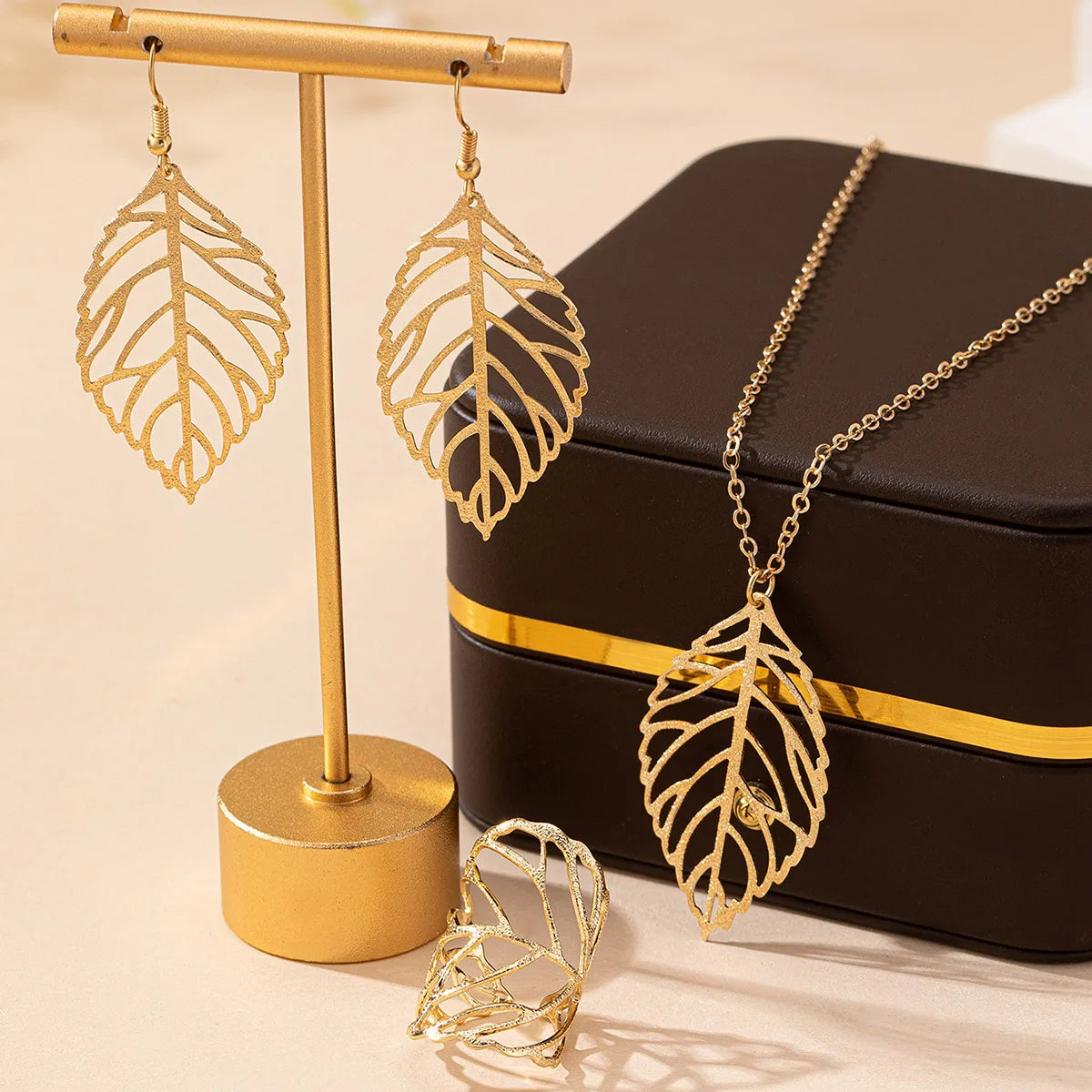 Tropical Simple Style Leaves Iron Zinc Alloy Women'S Jewelry Set