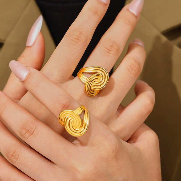 Twisted Stripe Winding Ring Titanium Steel Jewelry 18K Gold Plated Geometric Design For Women
