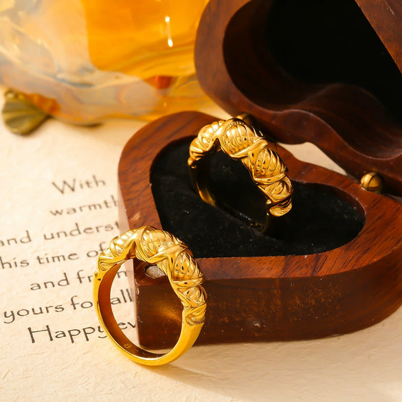 Unique Striped Chic Style Stainless Steel 18K Gold Plated Food Finger Ring With Geometric Design For Women