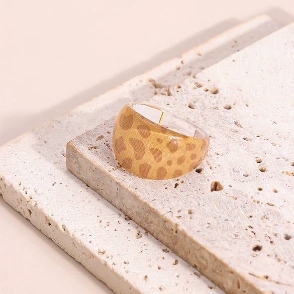 Unisex Acrylic Leopard Spot Statement Ring With Epoxy Resin Finish And Creative Chocolateinspired Design In A Light Luxury Style
