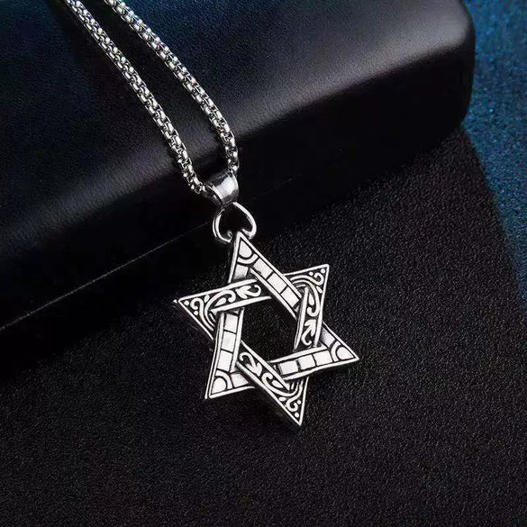 Unisex Geometric Star Pendant Necklace With Electroplated Alloy Pendant And Pearl Chain