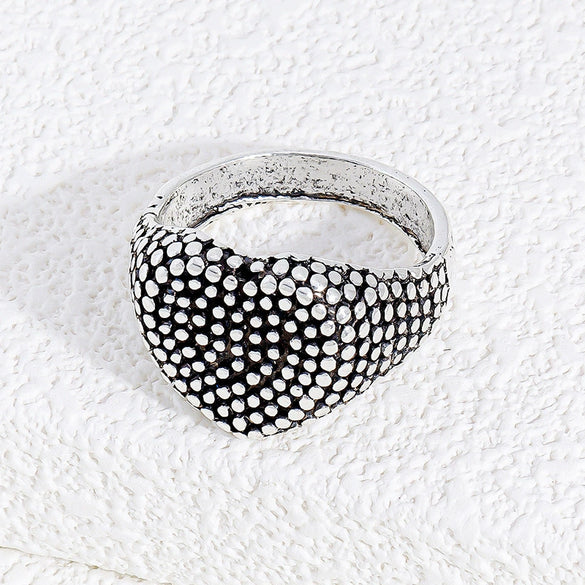 Unisex Heart Shaped Zinc Alloy Ring With Silver Black Finish And Honeycomb Pattern Modern Light Luxury Fashion Jewelry