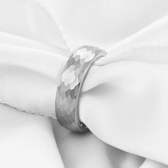 Unisex Tungsten Steel Ring With Hammered Fish Scale Geometric Pattern And Gold Silver Two Tone Electroplated Finish