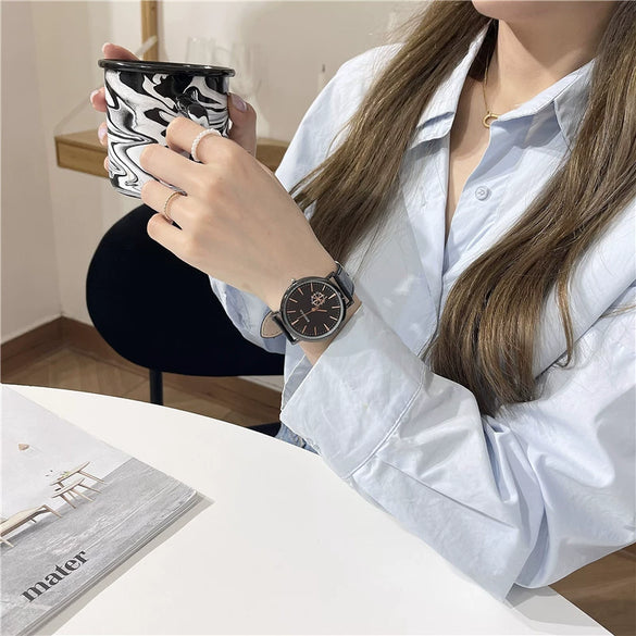 Universal Leisure Alloy Case Ordinary Glass Mirror Pointer Quartz Watch With Gear Belt