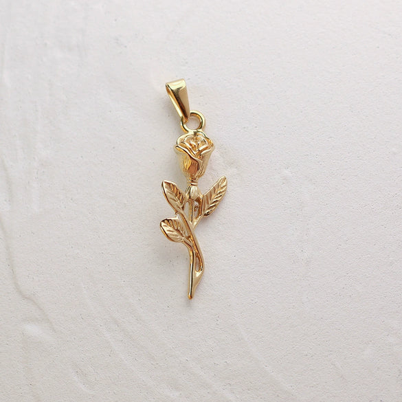 Versatile Pendant Necklace With Serpentine Rose Coin Melon Buckle Woolen Chain Titanium Steel 18K Gold Plated