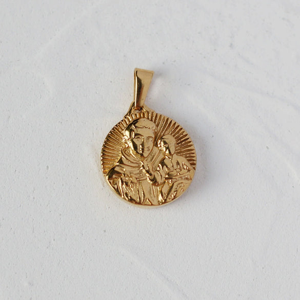 Versatile Pendant Necklace With Serpentine Rose Coin Melon Buckle Woolen Chain Titanium Steel 18K Gold Plated