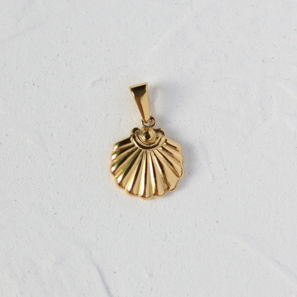 Versatile Pendant Necklace With Serpentine Rose Coin Melon Buckle Woolen Chain Titanium Steel 18K Gold Plated