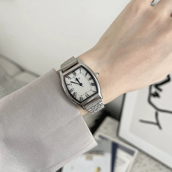 Vintage Barrel Women's Watch Alloy Material Leisure Style Steel Band