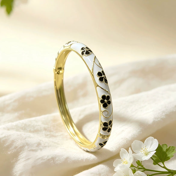 Vintage Enamel Clover Bracelet With Gold Plated Finish Elegant Floral Plant Design Fashion Jewelry