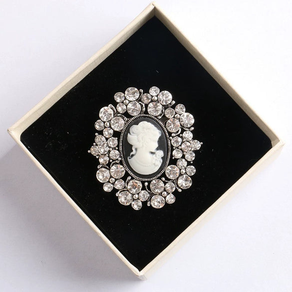 Vintage Fashion Ol Style Alloy Head Brooch Pin With Cartoon Characters Electroplated For Women