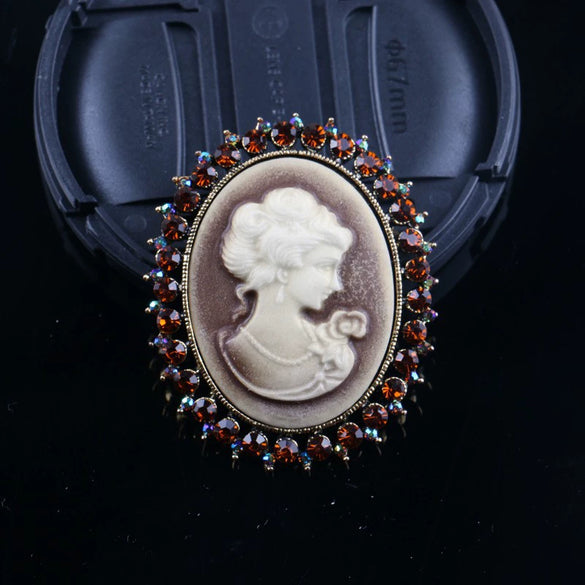 Vintage Fashion Ol Style Alloy Head Brooch Pin With Cartoon Characters Electroplated For Women