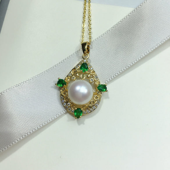 Vintage Green Freshwater Pearl Pendant Necklace Copper Material Flat Round And Bun Round Shape