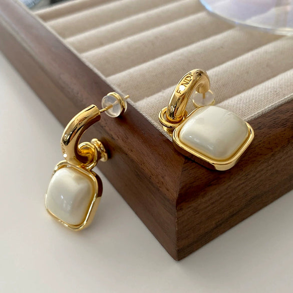 Vintage Imitation Pearl Earrings With U Shape And Geometric Pattern Electroplated Light Luxury For Women