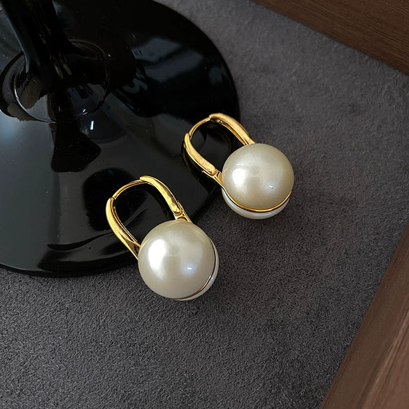 Vintage Imitation Pearl Earrings With U Shape And Geometric Pattern Electroplated Light Luxury For Women