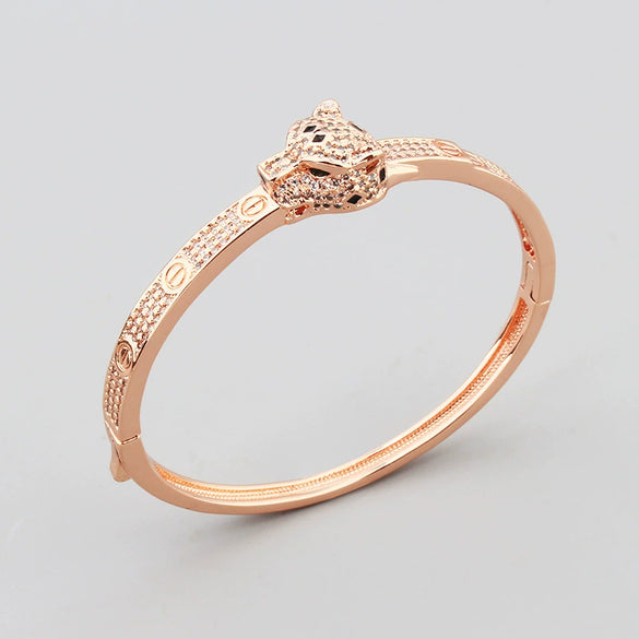 Vintage Leopard Head Bracelet For Women In Gold Plated Environmental Protection Copper With Inlaid Diamond Style Details