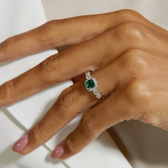 Vintage Light Luxury Cultivation Emerald Ring 925 Silver Inlay Geometric Style Set With Diamonds For Women