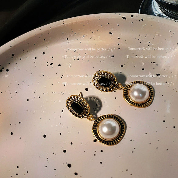 Vintage Palace Style Geometric Imitation Pearl Earrings For Women Electroplated Copper Stud Earrings With Silver Pin