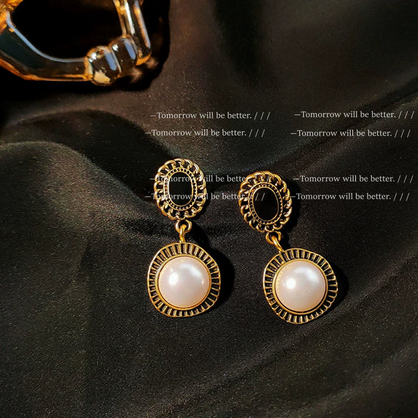 Vintage Palace Style Geometric Imitation Pearl Earrings For Women Electroplated Copper Stud Earrings With Silver Pin