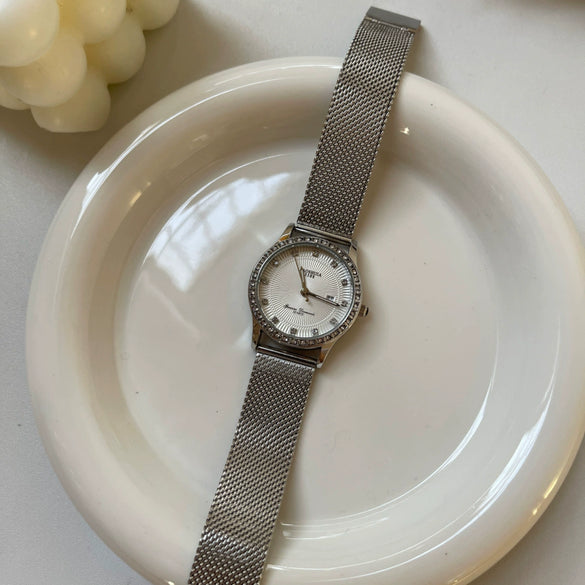 Vintage Silver Alloy Case And Chain Women's Bracelet Watch In College Style With Ordinary Glass Mirror