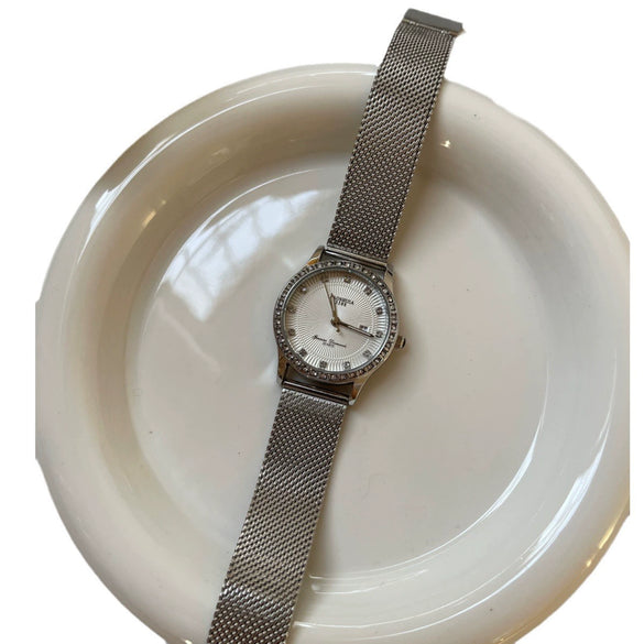 Vintage Silver Alloy Case And Chain Women's Bracelet Watch In College Style With Ordinary Glass Mirror