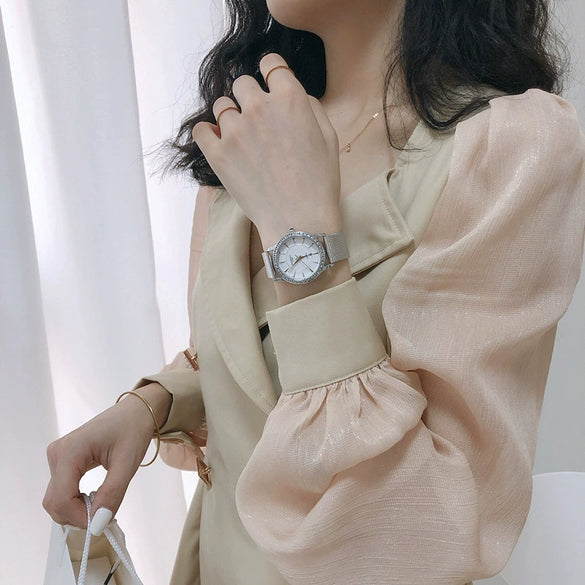 Vintage Silver Alloy Case And Chain Women's Bracelet Watch In College Style With Ordinary Glass Mirror
