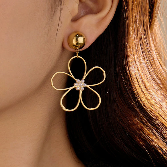Vintage Stainless Steel And 18K Earrings With Hollow Flower Pearl Pendant And Electroplating Treatment