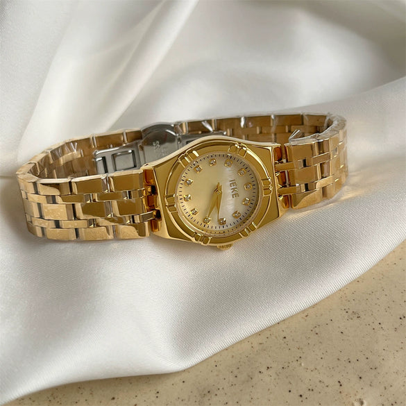 Vintage Style Round Diamond Dial Quartz Watch For Women With Stainless Steel Case And Buckle