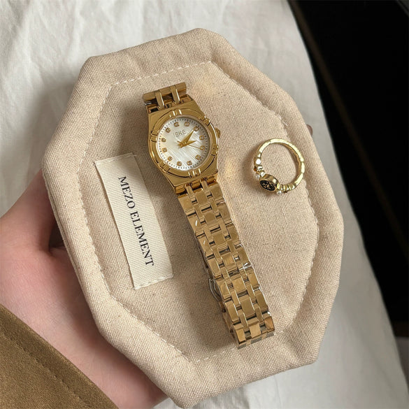 Vintage Style Round Diamond Dial Quartz Watch For Women With Stainless Steel Case And Buckle