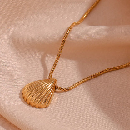 Vintage Style Shell Stainless Steel Plating 18k Gold Plated Pendant Necklace