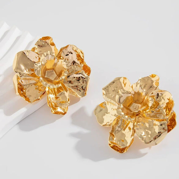 Vintage Threedimensional Goldplated Flower Stud Earrings For Women Exaggerated Floral Jewelry With Ceramic Ear Needles And Electroplated Finish