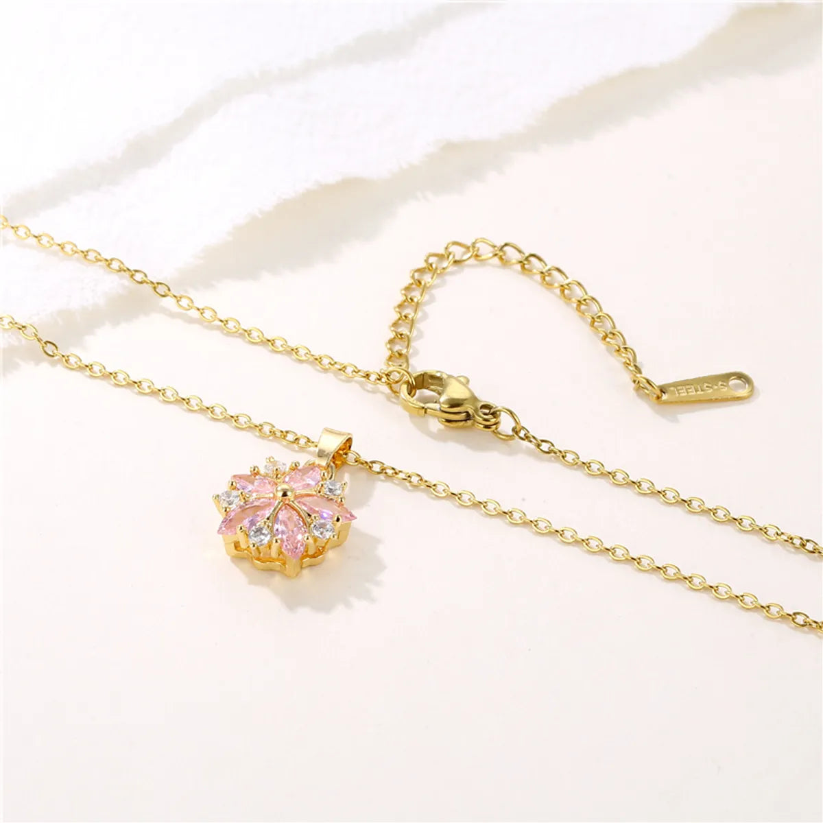 Wholesale 1 Piece Korean Style Flower Stainless Steel Titanium Steel 18k Gold Plated Gold Plated Zircon Pendant Necklace