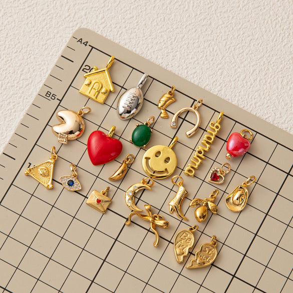 Wholesale Accessories Copper Pendant With Smiley Boots Love Shape Electroplated Real Gold Fashion Trend