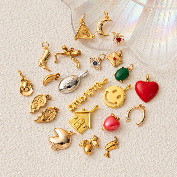 Wholesale Accessories Copper Pendant With Smiley Boots Love Shape Electroplated Real Gold Fashion Trend