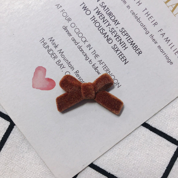 Wholesale Accessories Flocking Velvet Bow Pendant Retro Sweet Style