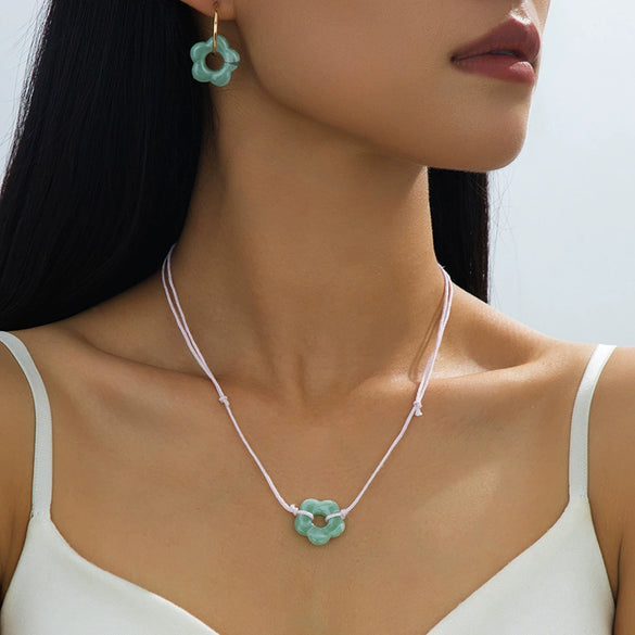 Wholesale Acrylic And Alloy Geometric Flower Electroplated Adjustable Necklace For Women Student Accessories